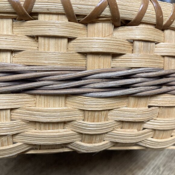 VTG Woven Basket Artisan Handmade Cottagecore Farm Rustic Decor Small Signed - Picture 5 of 10